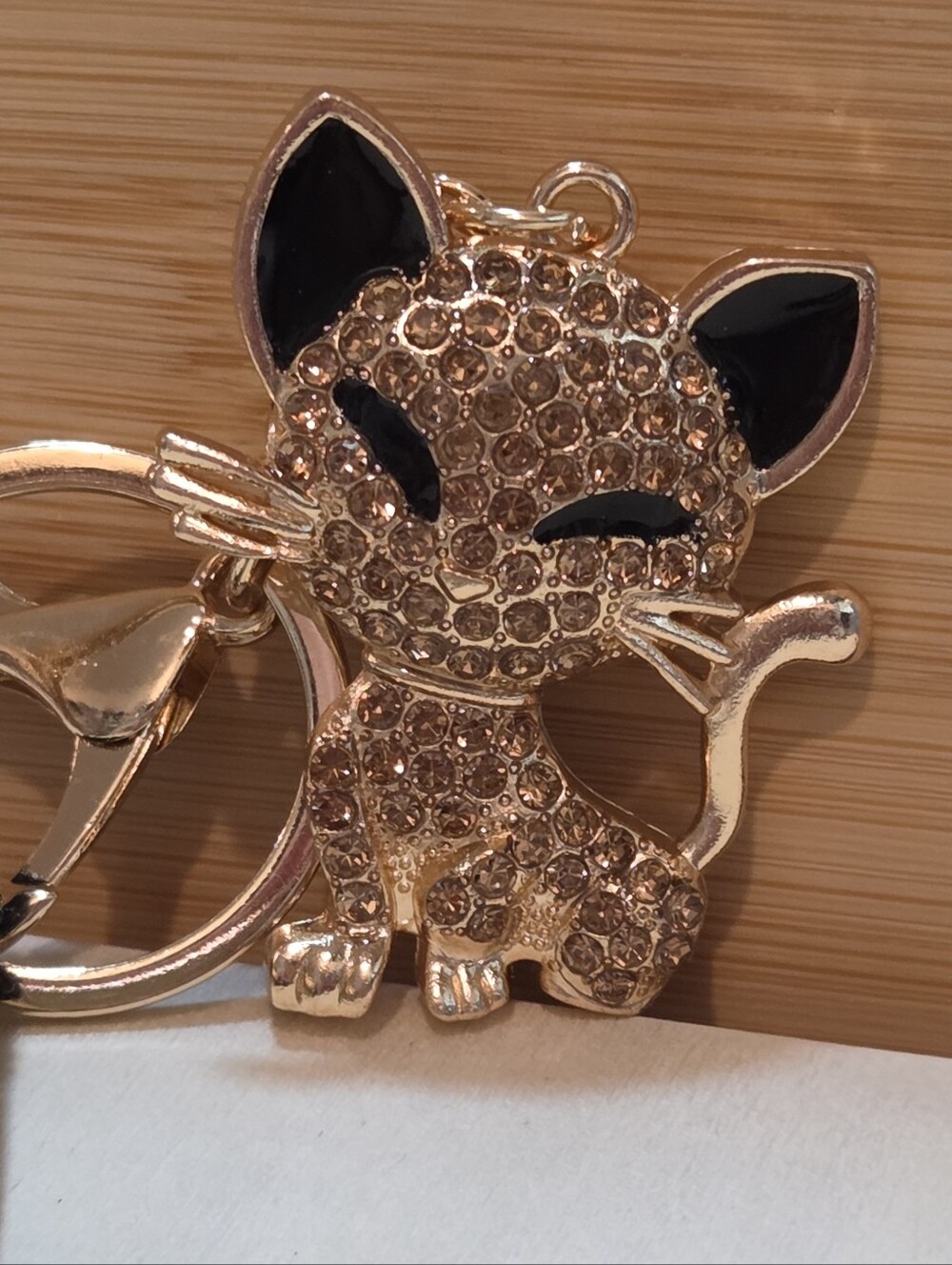 🐱 Luxury Gold-Tone Rhinestone Cat Keychain & Shimmering Bag Charm